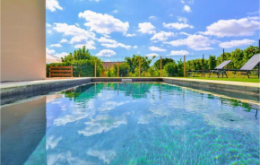 Beautiful home in Mormoiron with Outdoor swimming pool, WiFi and 3 Bedrooms